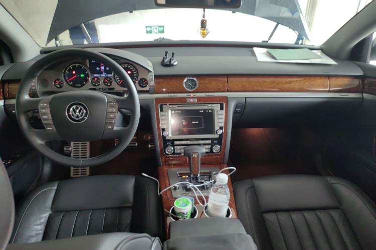 Used Volkswagen Phaeton 2012 3.0L Business Edition Center Console