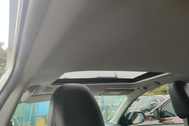 Used Toyota RAV4 2016 2.0L CVT Two-Wheel Drive Fashion Edition China V Standard
