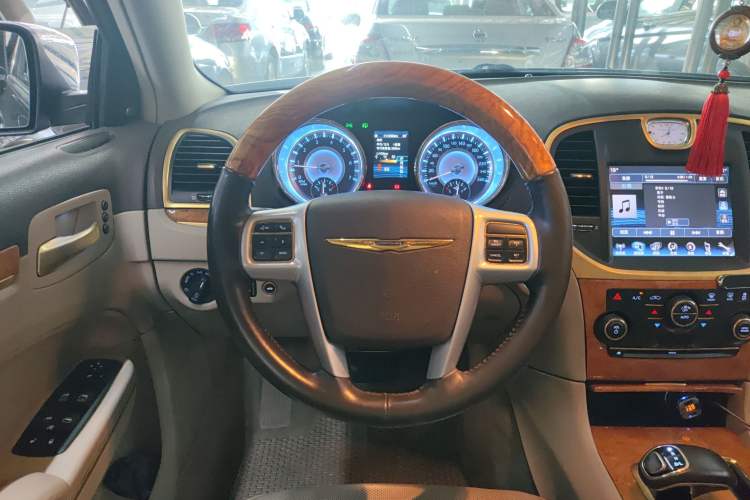 Used Chrysler 300C 2013 3.6L Luxury Edition