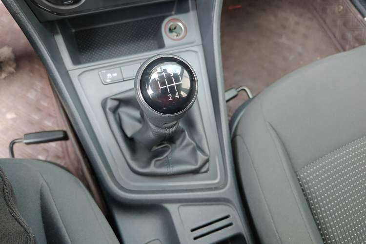 Used Volkswagen Lavida 2015 1.6L Manual Fashion Edition