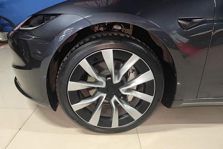 Used Tesla Model 3 2023 Long-Range All-Wheel-Drive Version Left Front Wheel Hub