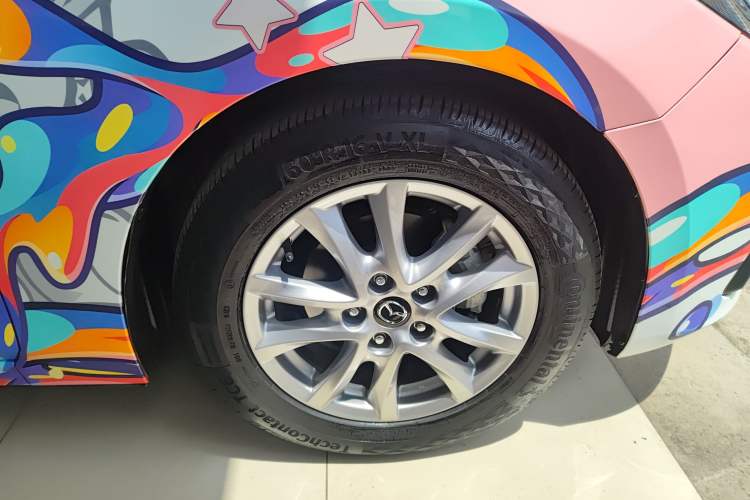 Used Mazda 3 Axela 2016 Sedan 1.5L Automatic Luxury Model Exterior 4