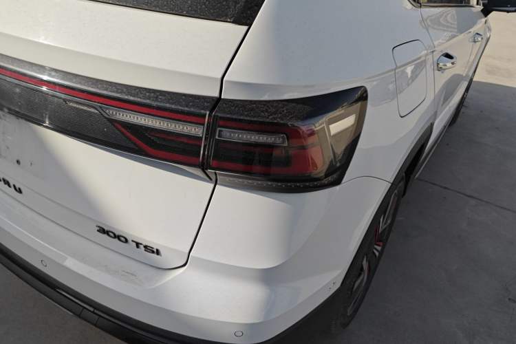 Used Volkswagen Tharu 2024 300TSI Two-Wheel-Drive Moon Luxury Edition
