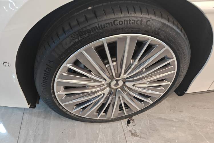 Used Denza Z9 2024 1100 km All-Wheel-Drive Ultra Version