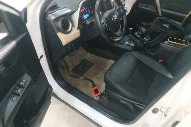 Used Toyota RAV4 2015 2.0L CVT Two-Wheel Drive Urban Edition
