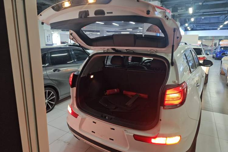 Used Kia Sportage R 2015 2.0L Automatic Two-Wheel Drive GLS Trunk