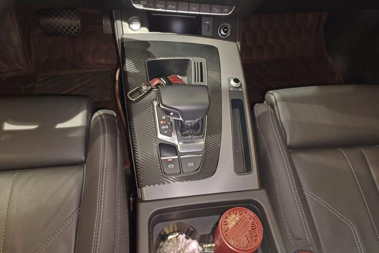 Used Audi Q5L 2023 40T Luxury Dynamic Model Gear Lever