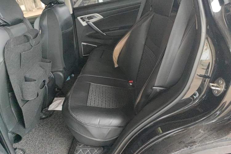 Used Geely Auto Emgrand X7 Sport 2021 Million Edition 1.8TD Manual Two-Wheel Drive Comfort Model Left Rear Seat