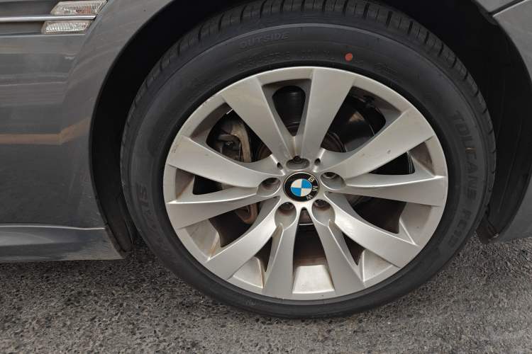 Used BMW 6 Series 2007 630i Coupe Right Front Wheel Hub