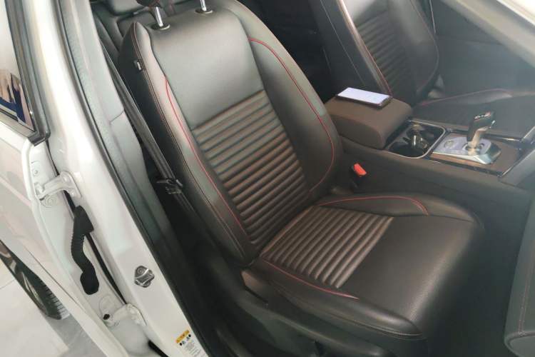 Used Land Rover Discovery Sport 2020 249 PS R-Dynamic Performance Edition Right Front Seat