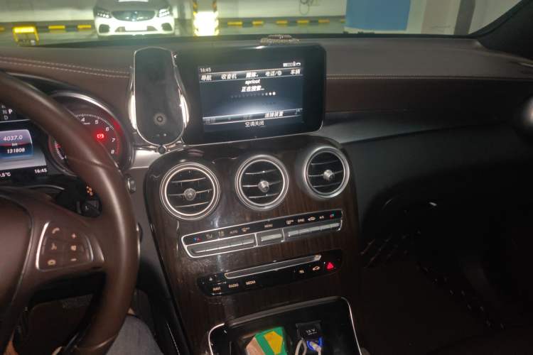 Used Mercedes-Benz GLC 2019 GLC 260 L 4MATIC Dynamic Model Audio And AC Panel