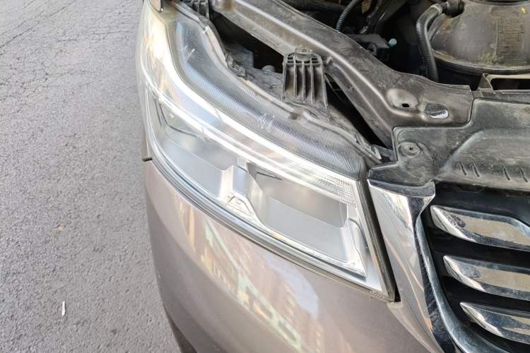 Used Huasong 7 2015 2.0T Automatic Luxury Model Right Front Headlight