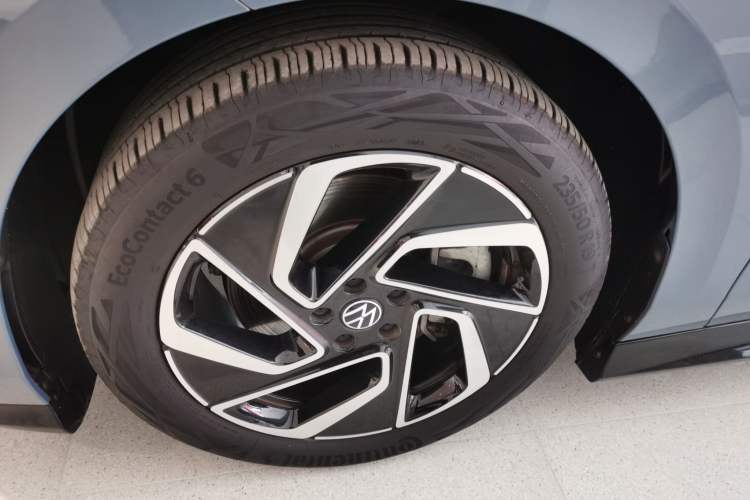 Used Volkswagen ID.7 VIZZION 2024 PRO Model Left Front Wheel Hub