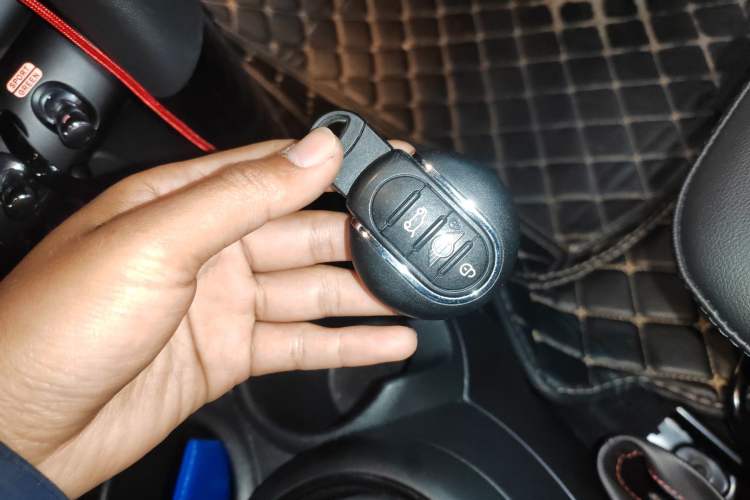 Used MINI 2023 1.5T COOPER Artist Vehicle Key