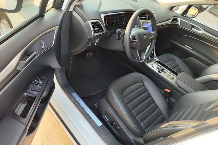 Used Ford Mondeo 2020 EcoBoost 180 Stylish Model Driver Seat