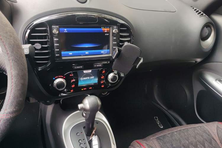 Used Infiniti ESQ 2014 1.6L Spontaneous Edition Audio And AC Panel