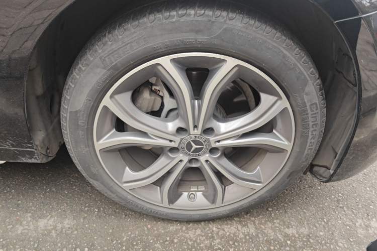 Used Mercedes-Benz E-Class 2022 E 300 L Sporty and Stylish Model Right Front Wheel Hub