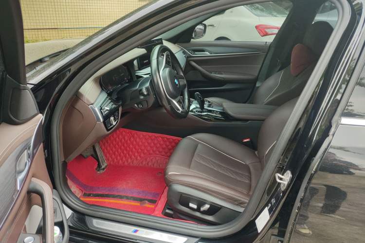 Used BMW 5 Series 2021 Facelifted 530Li Leading Edition M Sport Package Driver Seat