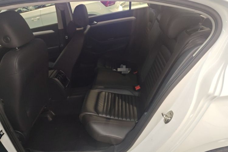 Used Volkswagen Magotan 2017 330TSI DSG Comfort Model Left Rear Seat