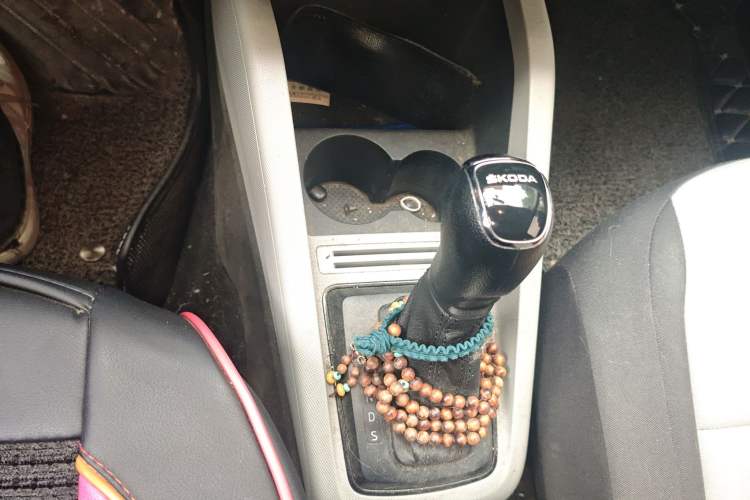 Used Skoda Fabia 2017 1.4L Automatic Car Enjoy Edition Gear Lever