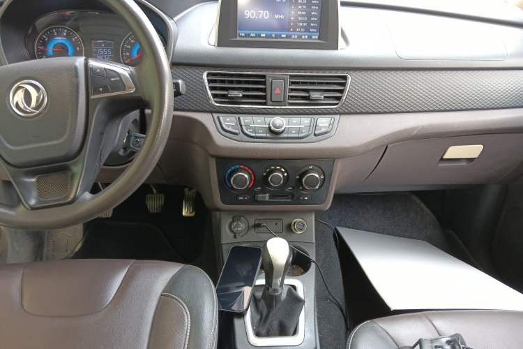 Used Dongfeng Fengon 330 2018 1.5L 330S Comfort Edition DK15 Audio And AC Panel