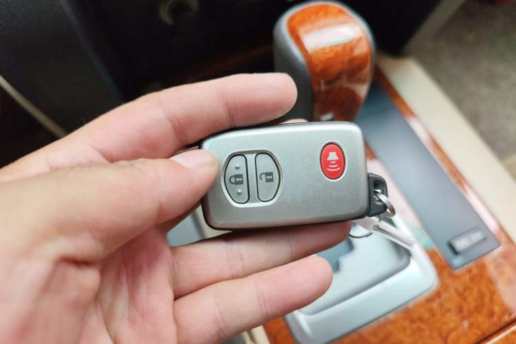 Used Toyota Land Cruiser 2015 4.0L V6 Middle East Low-Trim Version
