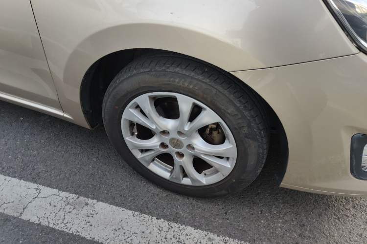Used Haima Fumei 2014 M5 1.6L Automatic Elite Model Right Front Wheel Hub