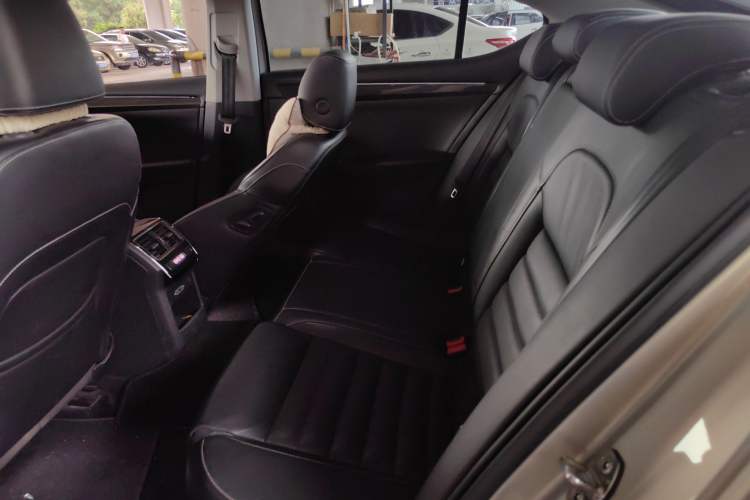 Used Skoda Superb 2018 TSI330 DSG Luxury Edition China VI Standard Left Rear Seat