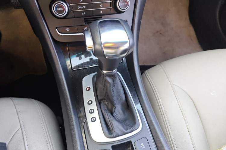 Used Roewe e550 2016 Flagship Edition Gear Lever