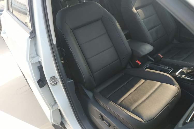 Used Volkswagen T-ROC 2022 280TSI DSG Two-Wheel Drive Comfort PLUS Right Front Seat