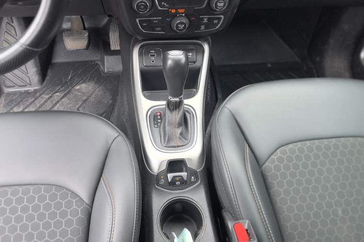 Used Jeep Compass 2017 200T Automatic Enjoyment Version
