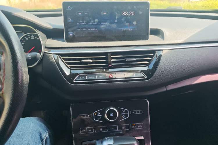 Used Hongqi H5 2018 30TD Dynamic Edition Audio And AC Panel