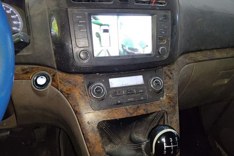 Used GAC Gonow Starry 2013 1.5L Seven-Seater Supreme Model
