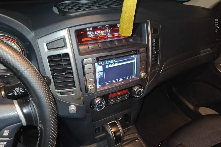 Used Mitsubishi Pajero 2015 3.0L Automatic Luxury Version China IV Standard