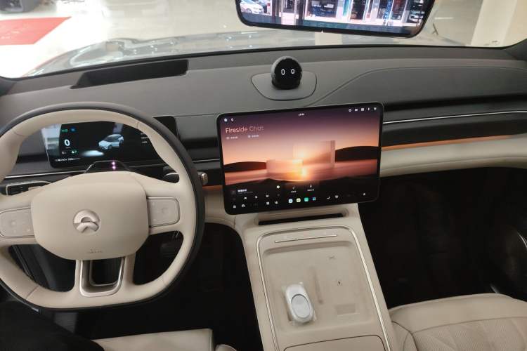 Used Nio ES6 2025 75 kWh Center Console