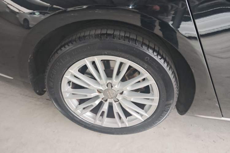 Used Audi A8 2014 A8L 45 TFSI quattro Comfort model

