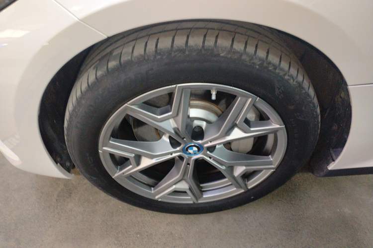 Used BMW i3 2024 eDrive 35 L Exterior 4