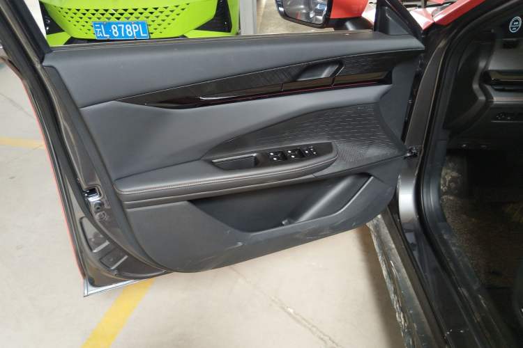 Used Changan UNI-V 2024 1.5T Smart Navigation Version
