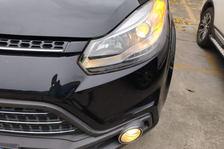 Used JMC Yusheng S350 2016 2.0T Automatic 4x4 Gasoline Luxury Version with Sunroof 7 Seats
