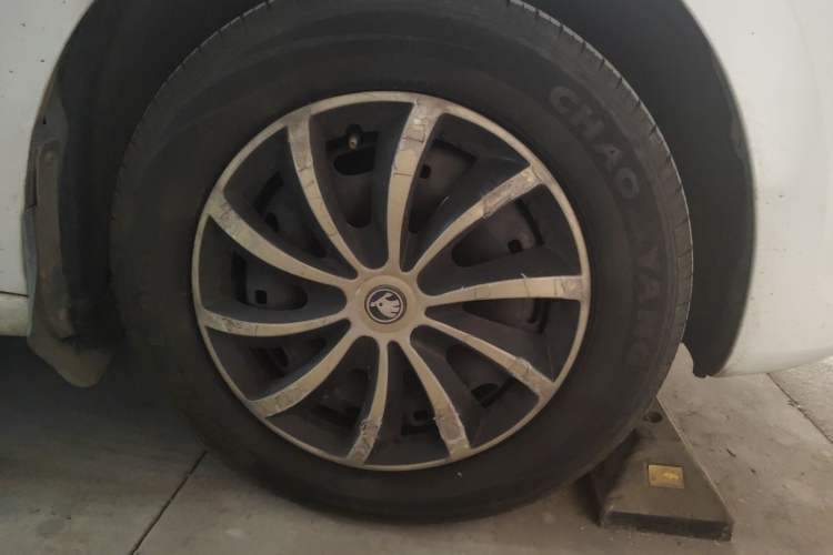 Used Skoda Rapid 2016 1.6L Manual Front-Wheel-Drive Version Right Front Wheel Hub