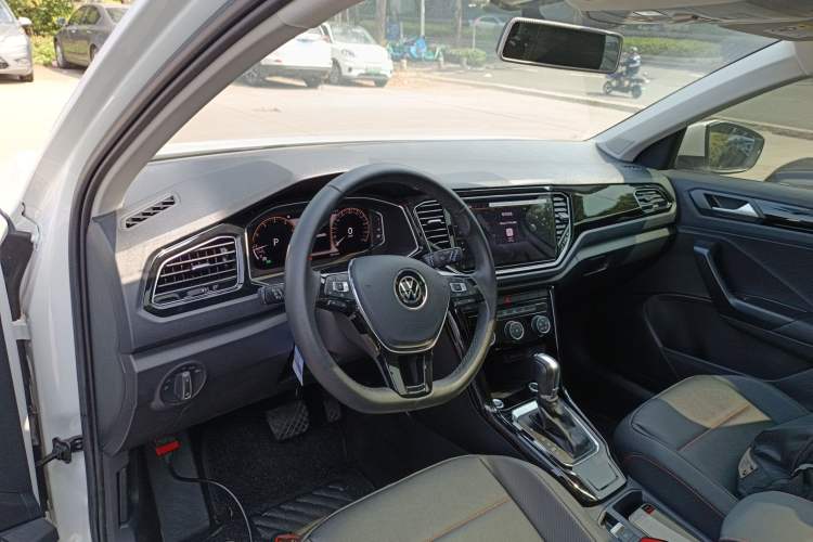 Used Volkswagen T-ROC 2021 280TSI DSG Two-Wheel Drive Comfort Connect 30th Anniversary Edition