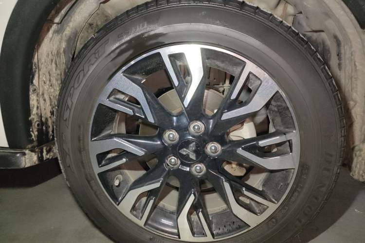 Used Mitsubishi Outlander 2019 2.4L 4x4 Zhi Xiang Edition 5 Seats China V Emission Standard