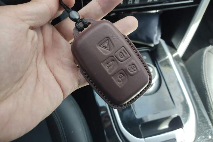 Used Land Rover Discovery Sport 2018 240 PS SE Version
