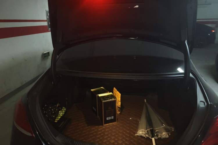 Used Mercedes-Benz E-Class 2019 E 200 L Trunk