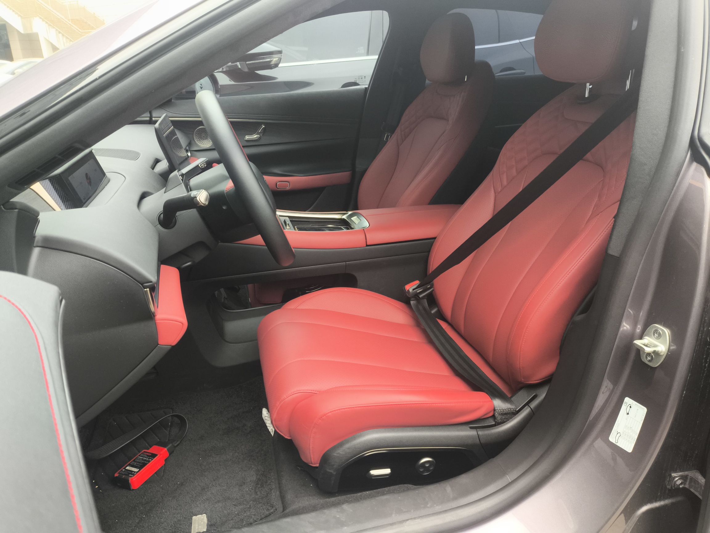 Переднее сиденье в автомобиле