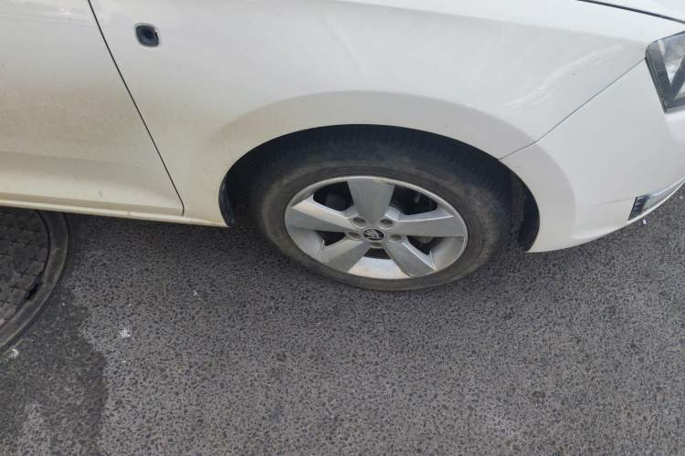 Used Skoda Rapid 2015 1.6L Manual Smart Selection Model
