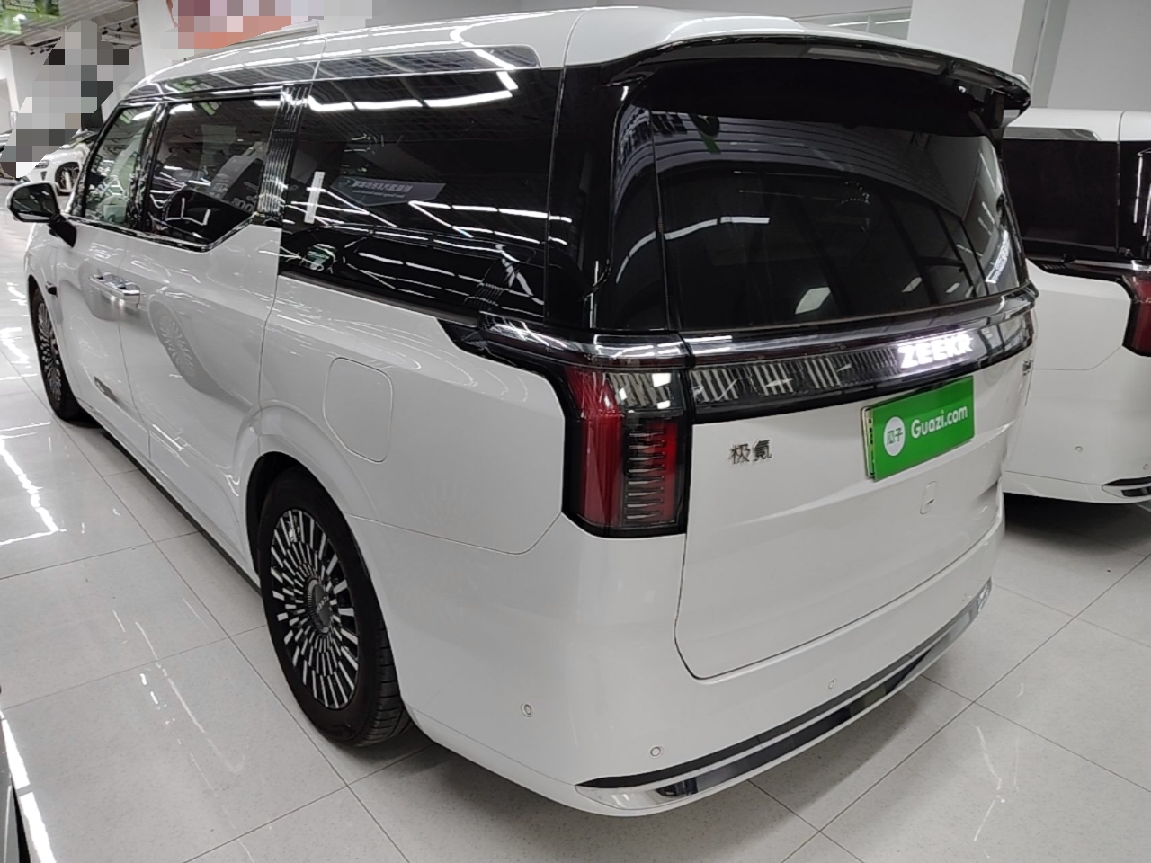 Zeekr 009 2024 7-Seater Walk-Through Version Four-Wheel Drive 108 kWh — снимка 4