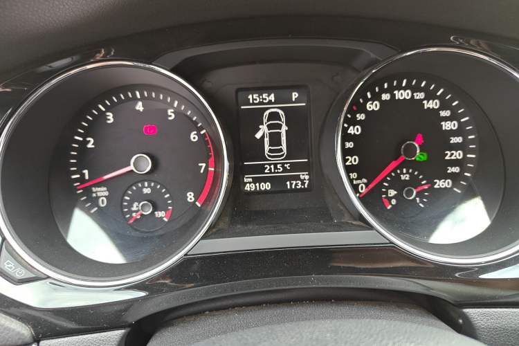 Used Volkswagen Sagitar 2018 280TSI DSG Comfort Model Odometer Close Up