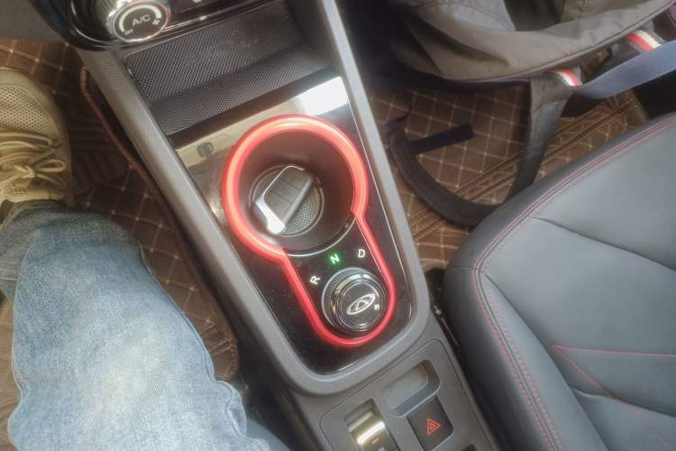 Used Chery QQ Little Ant 2022 Sweet Pink Edition Half-Sugar Version 3-Cell Lithium 30kW 301km Gear Lever