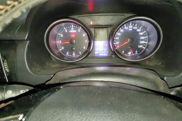 Used Haval H6 2015 Sport Edition 1.5T Manual Two-Wheel Drive Elite Model Odometer Close Up